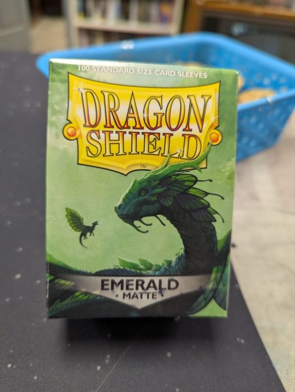 Dragon Shield (Emerald - Matte) [100 Standard size card sleeves]